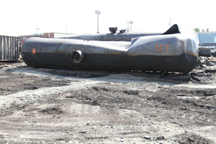 Image of Tank car TILX 316570, shell, as decribed in text