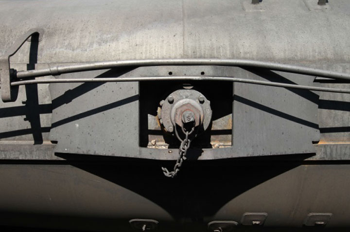 Image of Tank car TILX 316570, BOV, as decribed in text