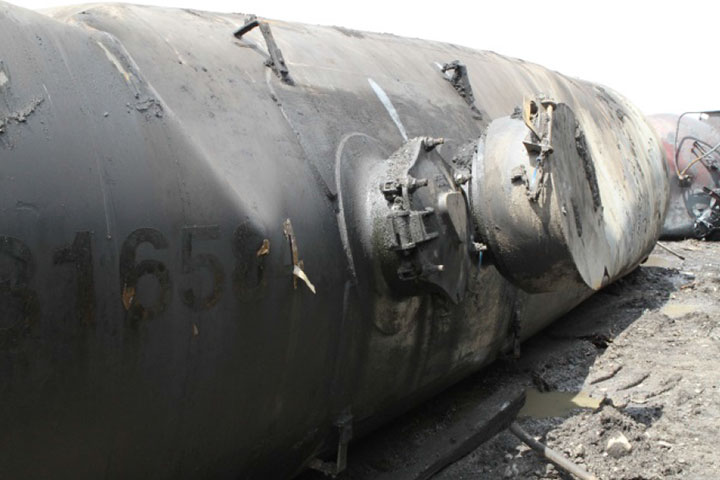 Image of Tank car TILX 316584, manway, as decribed in text