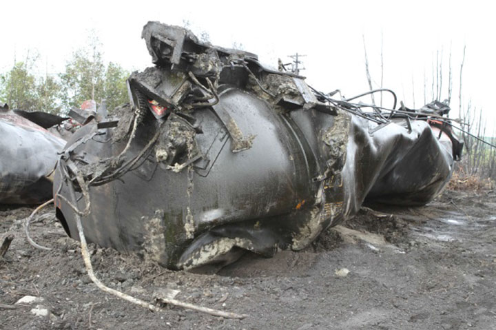 Image of Tank car TILX 316613, B end, as decribed in text