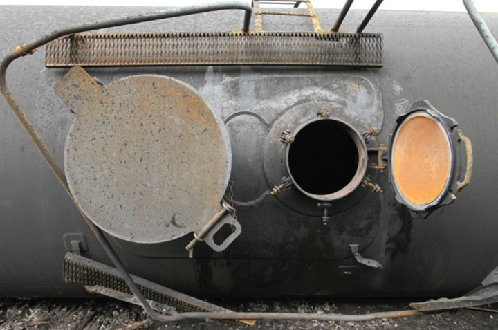 Image of Tank car TILX 316641, manway, as decribed in text