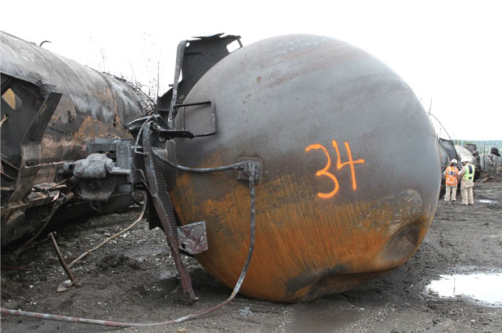 Image of Tank car WFIX 130571, A end, as decribed in text