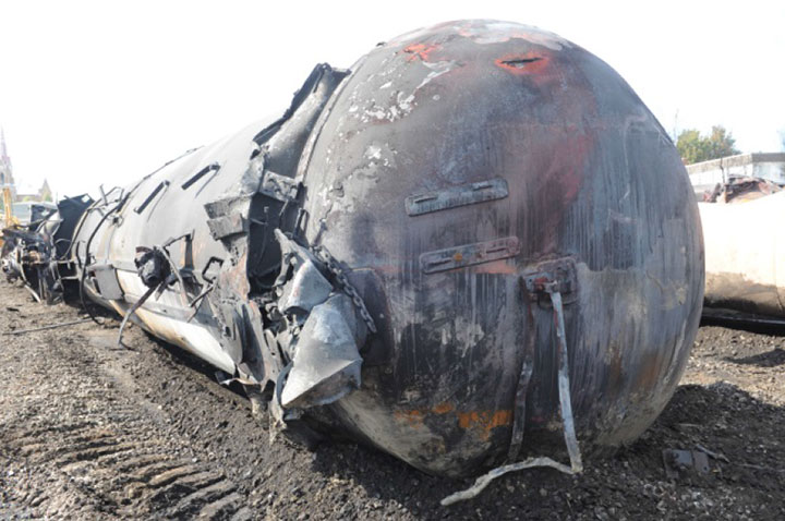 Image of Tank car WFIX 130585, B end head, as decribed in text