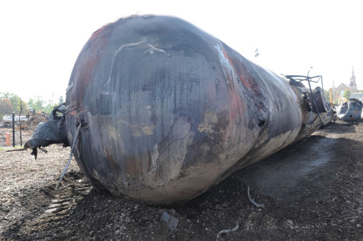 Image of Tank car WFIX 130585, shell B end, as decribed in text