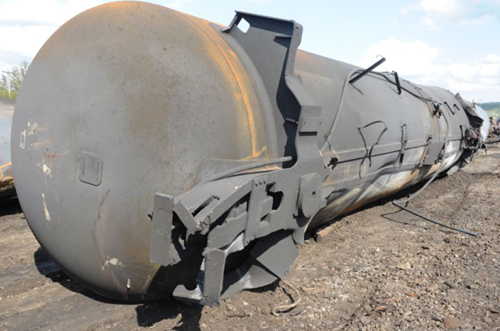 Image of Tank car WFIX 130585, shell A end, as decribed in text