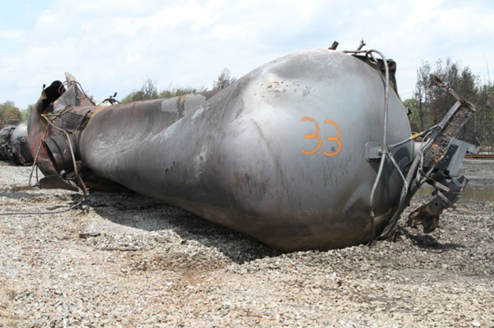 Image of Tank car WFIX 130603, A end, as decribed in text