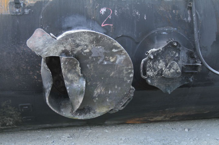 Image of Tank car WFIX 130608, manway, as decribed in text