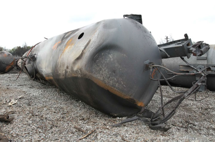 Image of Tank car WFIX 130638, A end, as decribed in text