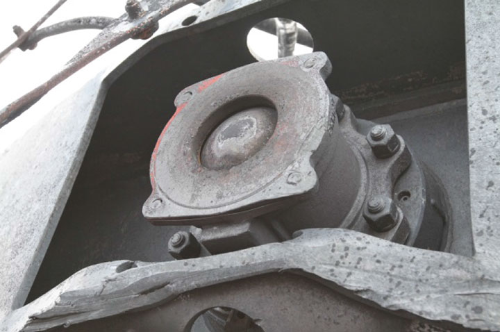 Image of Tank car WFIX 130638, close-up of BOV ball, as decribed in text