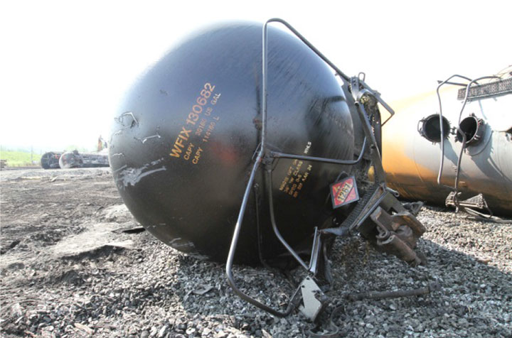 Image of Tank car WFIX 130682, A end, as decribed in text