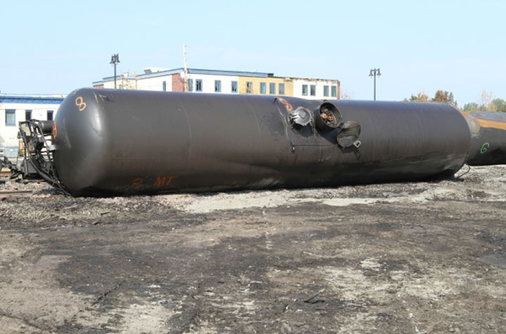 Image of Tank car WFIX 130682, shell, as decribed in text