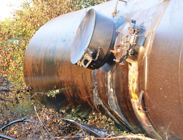 Image of Tank car WFIX 130682, manway, as decribed in text