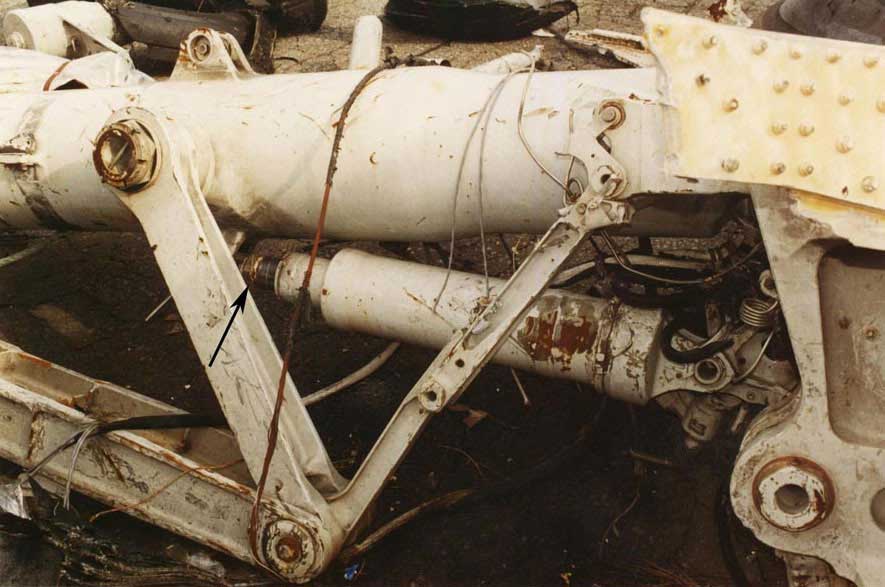 Right main landing gear - actuator partially extended