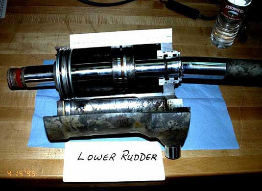 Lower rudder actuator - cylinder rod - captured position