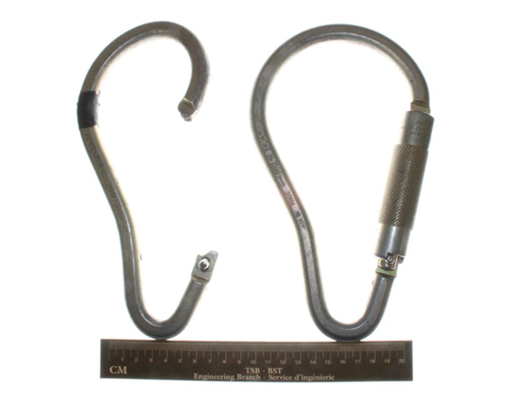 View of the accident carabiner (left) and an exemplar unit (right) (Source: TSB)