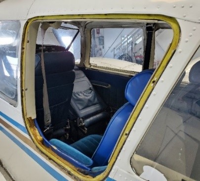 Emergency exit window removed (Source: TSB)