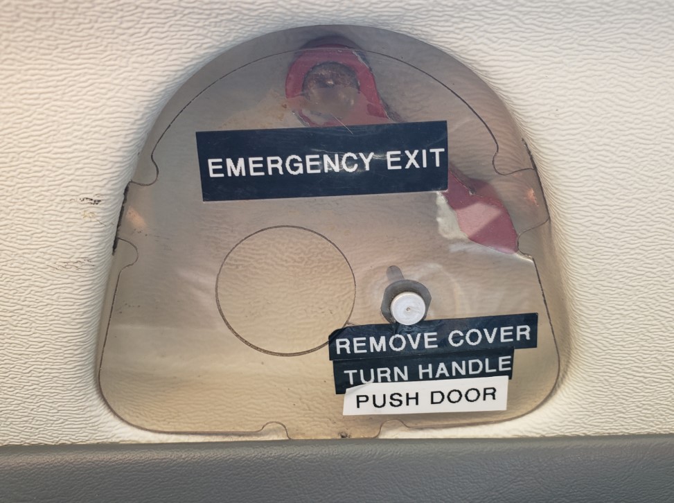 Handle of the emergency exit window with plastic cover (Source: TSB)