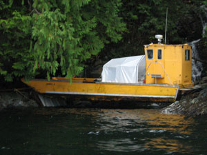 Photo 1. The Jumbo B beached after the occurrence
