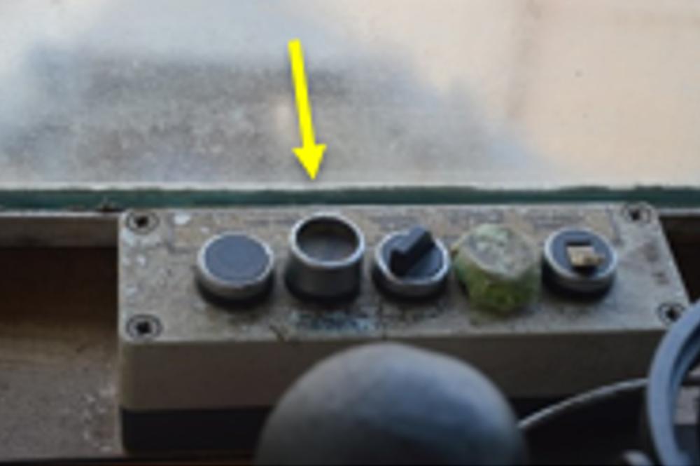 Abort mechanism at the wheelhouse conning station, with the abort button indicated by a yellow arrow (Source: TSB)