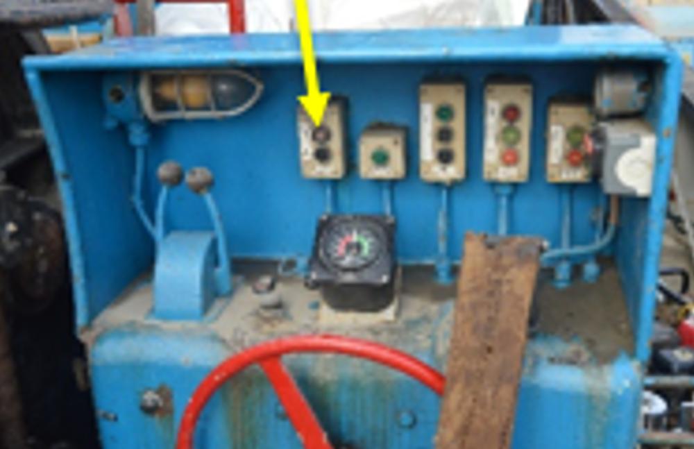 Abort mechanism at the conning station on the main deck, with the abort button indicated by a yellow arrow (Source: TSB)