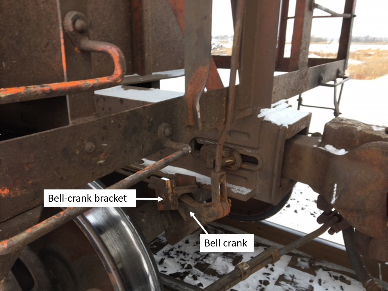 Bell-crank bracket and bell crank separated from car CN 302412 (Source: Canadian National Railway Company, with TSB annotations)
