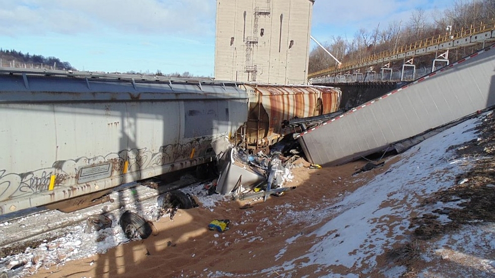 Damaged tractor-trailer and grain spilled on the ground (Source: TSB)