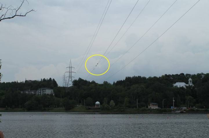 Photo des dommages causés au câble inférieur de la ligne de transport d’électricité (Source : BST)