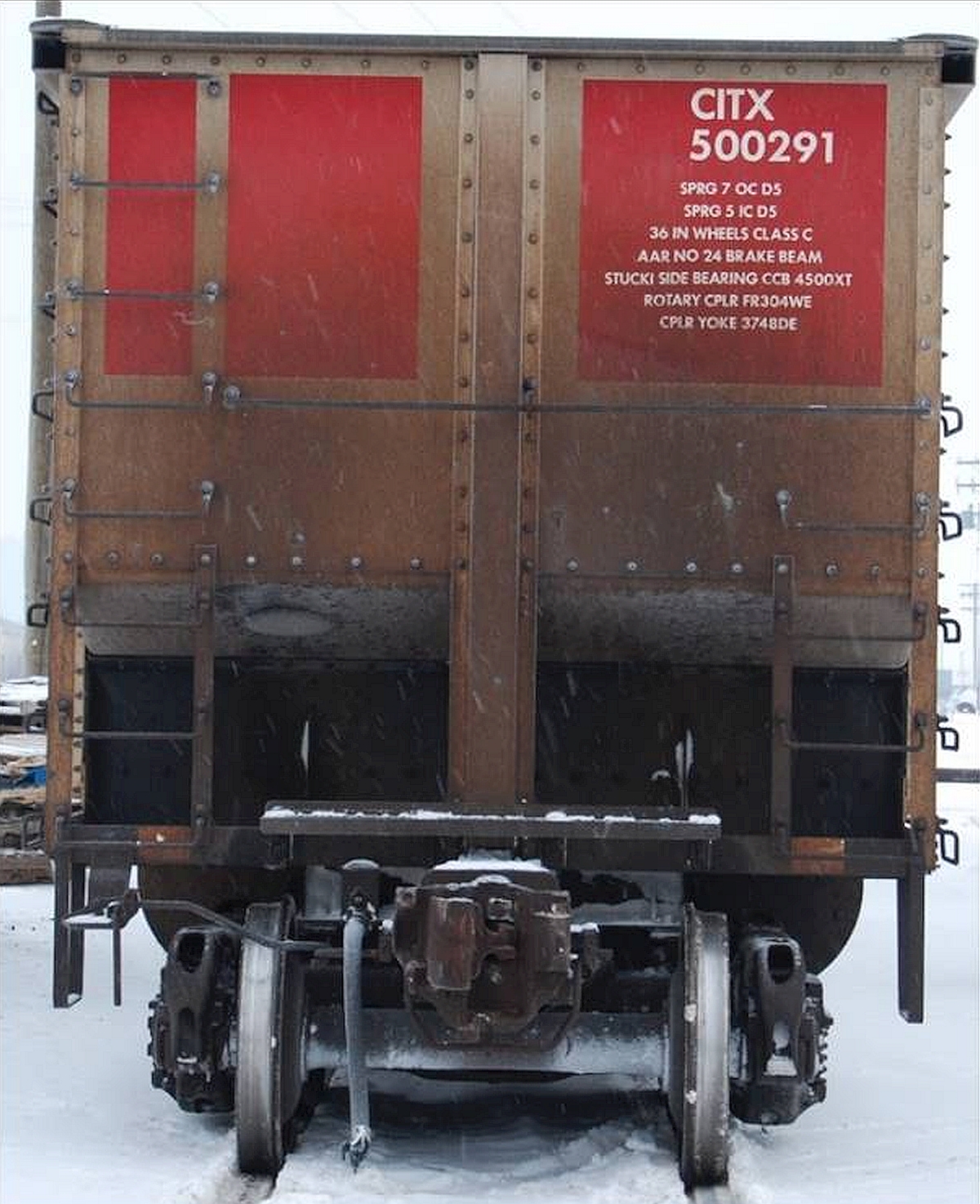 Wagon-tombereau de charbon en aluminium avec un attelage tournant (Source : BST)