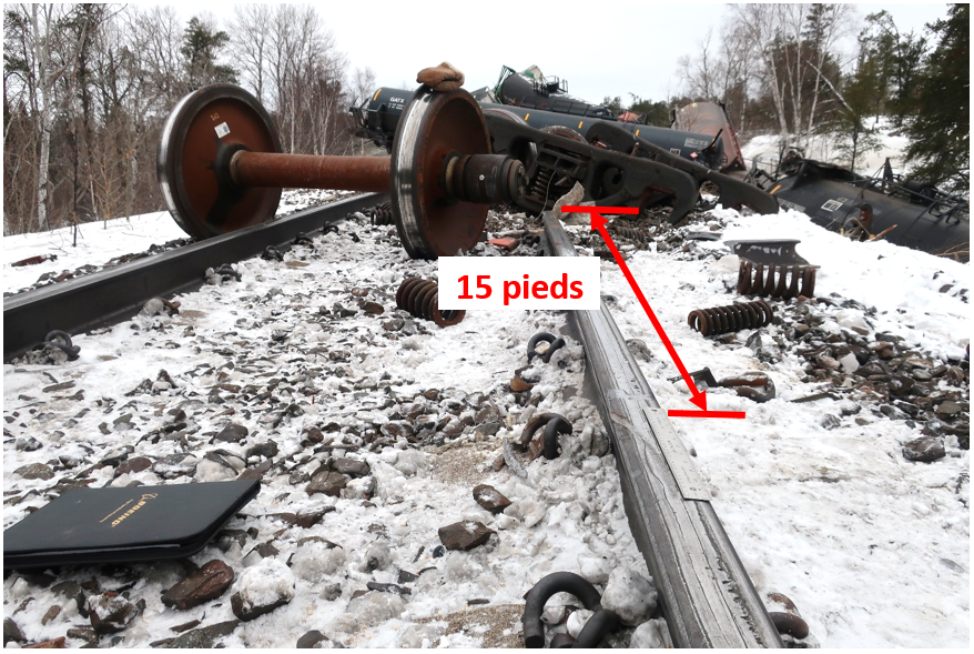 Rail nord rompu à 15 pieds de la marque de roue sur le dessus du rail (Source : BST)