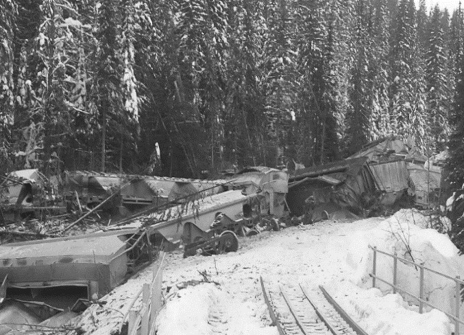 Wagons en tête de train qui ont déraillé, vus de l’avant du train (Source : Canadien Pacifique)