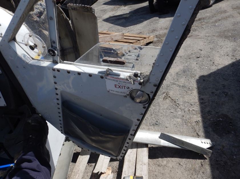 Right front door of the occurrence aircraft (Source: TSB)