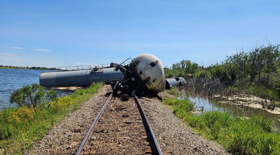 Plusieurs des wagons-citernes impliqués dans le déraillement (Source : Bureau de la sécurité des transports du Canada)