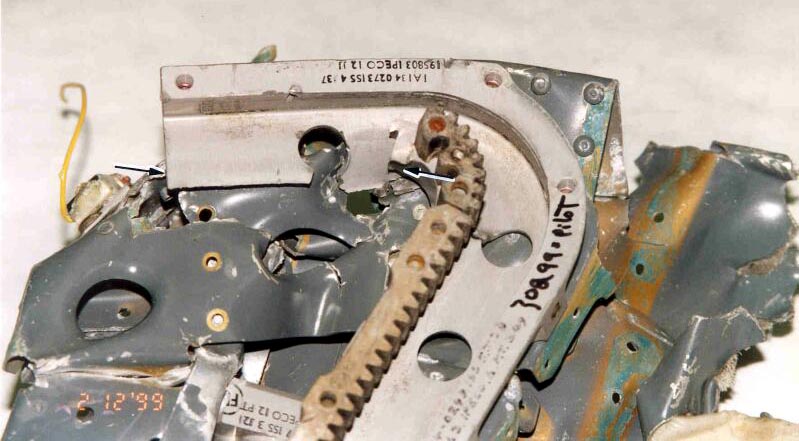 Captain's seat carrier - L-shaped track forward end