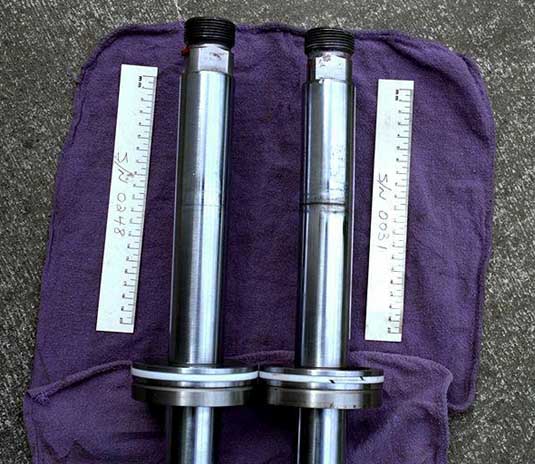 >Left and right outboard elevator actuator - cylinder rods