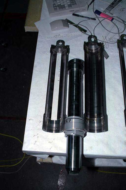 Flap actuator - right inboard flap - outboard actuator