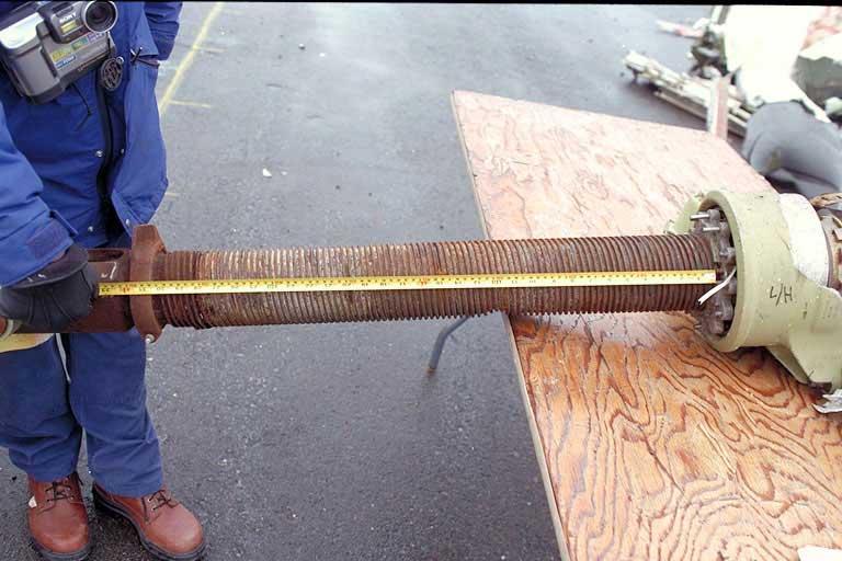 Left horizontal stabilizer jack screw