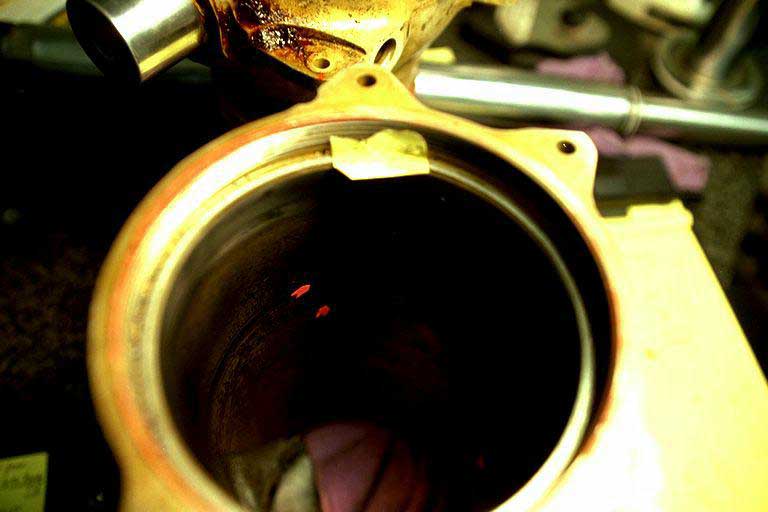 Cylindre du vérin de la gouverne de profondeur intérieure gauche