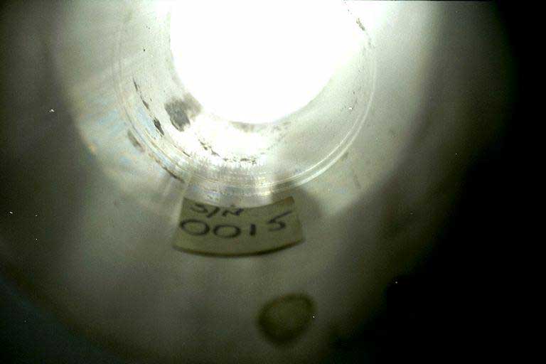 Marques du piston sur le cylindre du vérin de la gouverne de profondeur intérieure droite