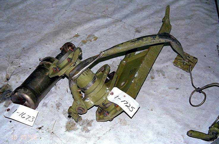 Vérin de commande des becs - intérieur