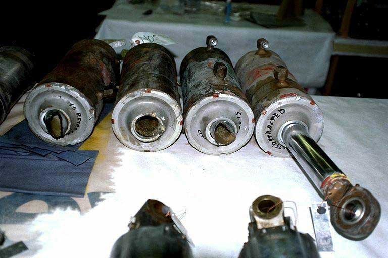 Vérins de commande des becs - vérins extérieurs droits et gauches