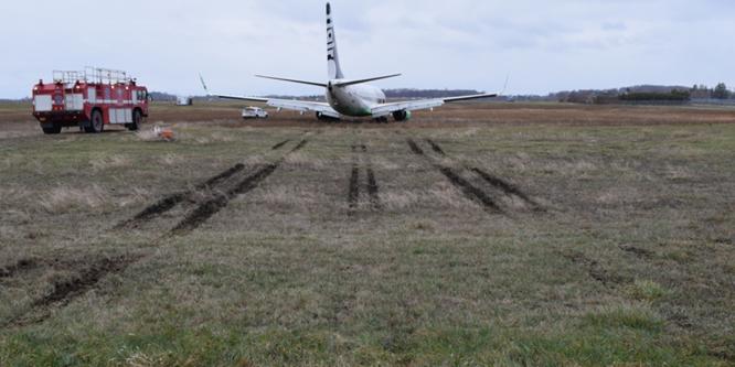 Figure 2. Occurrence site, taken from the edge of the paved surface, facing west (Source: TSB)