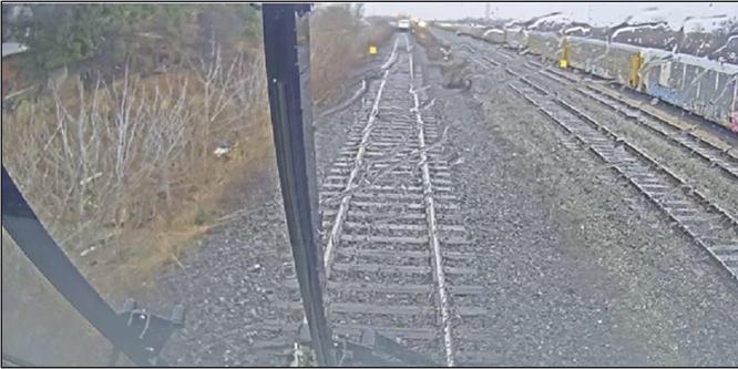 Figure 2. Tête du train GO 1028, vue de la voiture à cabine de commande du train GO 1775, après que les 2 trains se sont immobilisés (Source : Metrolinx)